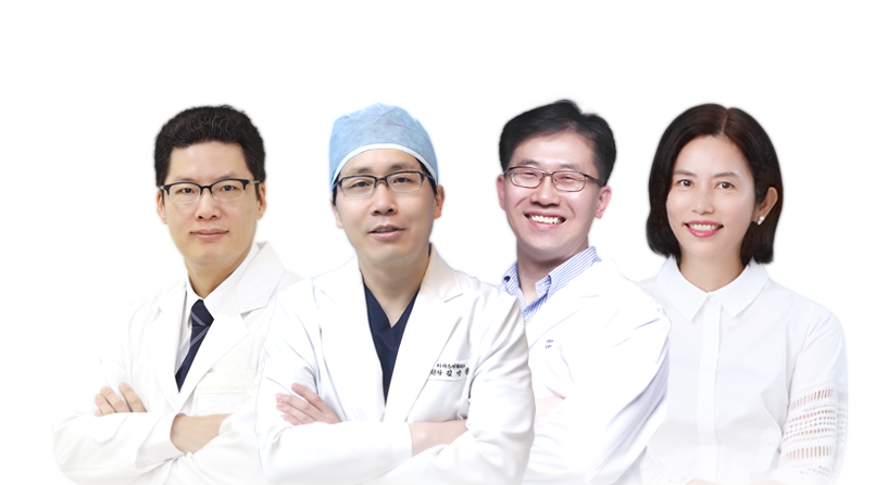 はい、この画像は医療施設の従事者4人の集合写真です。白衣を着用し、笑顔で写っている様子からこの施設での優れた医療サービスが伺えます。日本語では、この4人の医療従事者をご紹介いたします。左から、外科医、麻酔科医、内科医、そして看護師の方です。この施設では患者の皆様に高度な医療技術と丁寧なケアを提供していると考えられます。