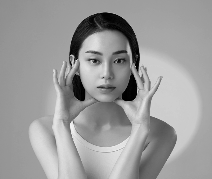 Revinas Fascia comfortable facial lifting procedure demonstration by young woman in white tank top