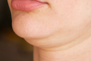 Smooth contouring without double chin, with a close-up of a woman's chin