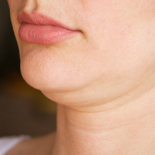 Smooth contouring without double chin, with a close-up of a woman's chin