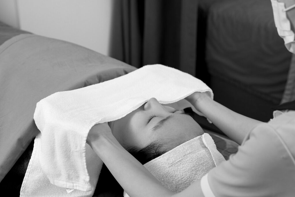Dermatologist providing professional medical aesthetic treatment at Oganacell for healthy skin - professional skincare program